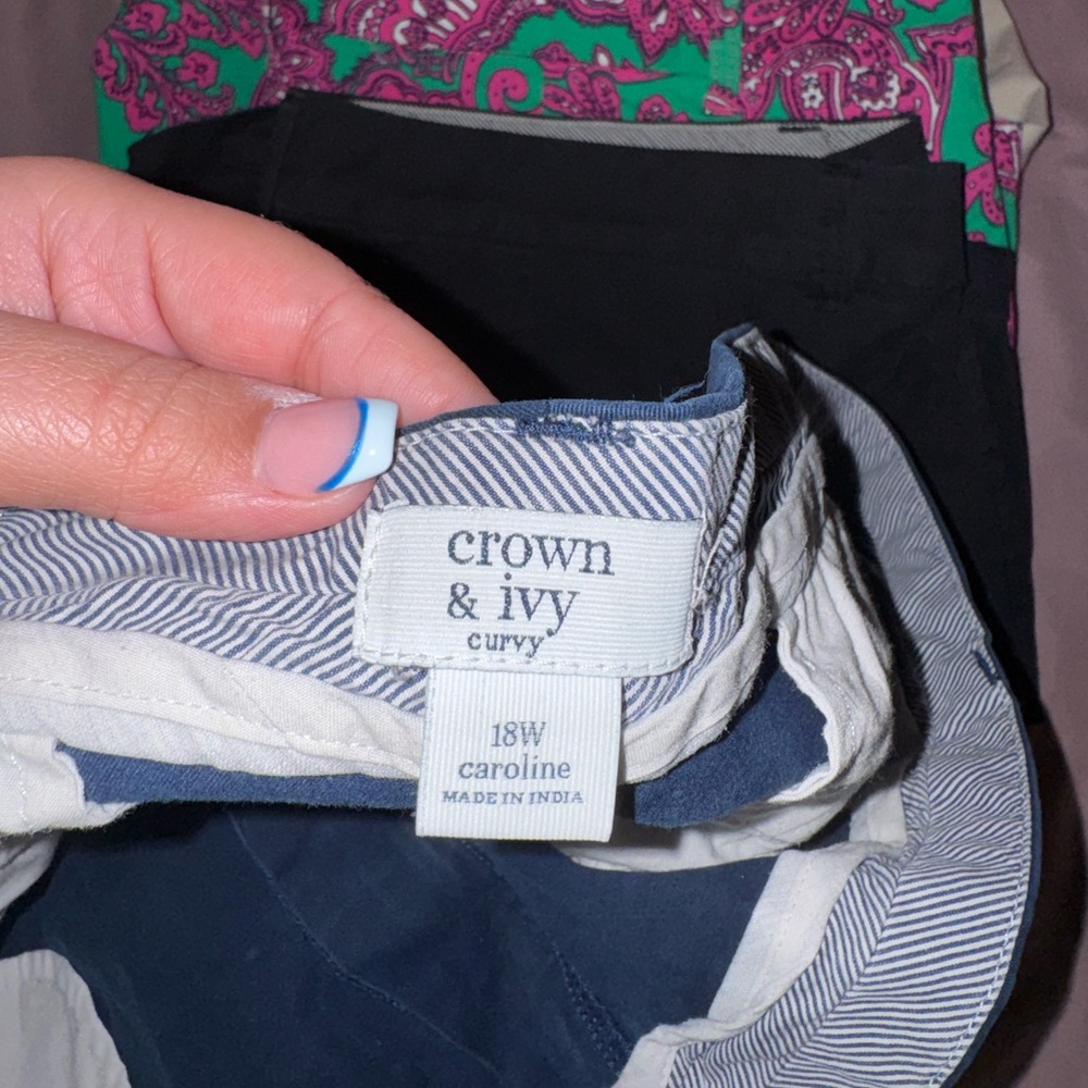 Crown & Ivy Women's Shorts (5) - Picture 2 of 3